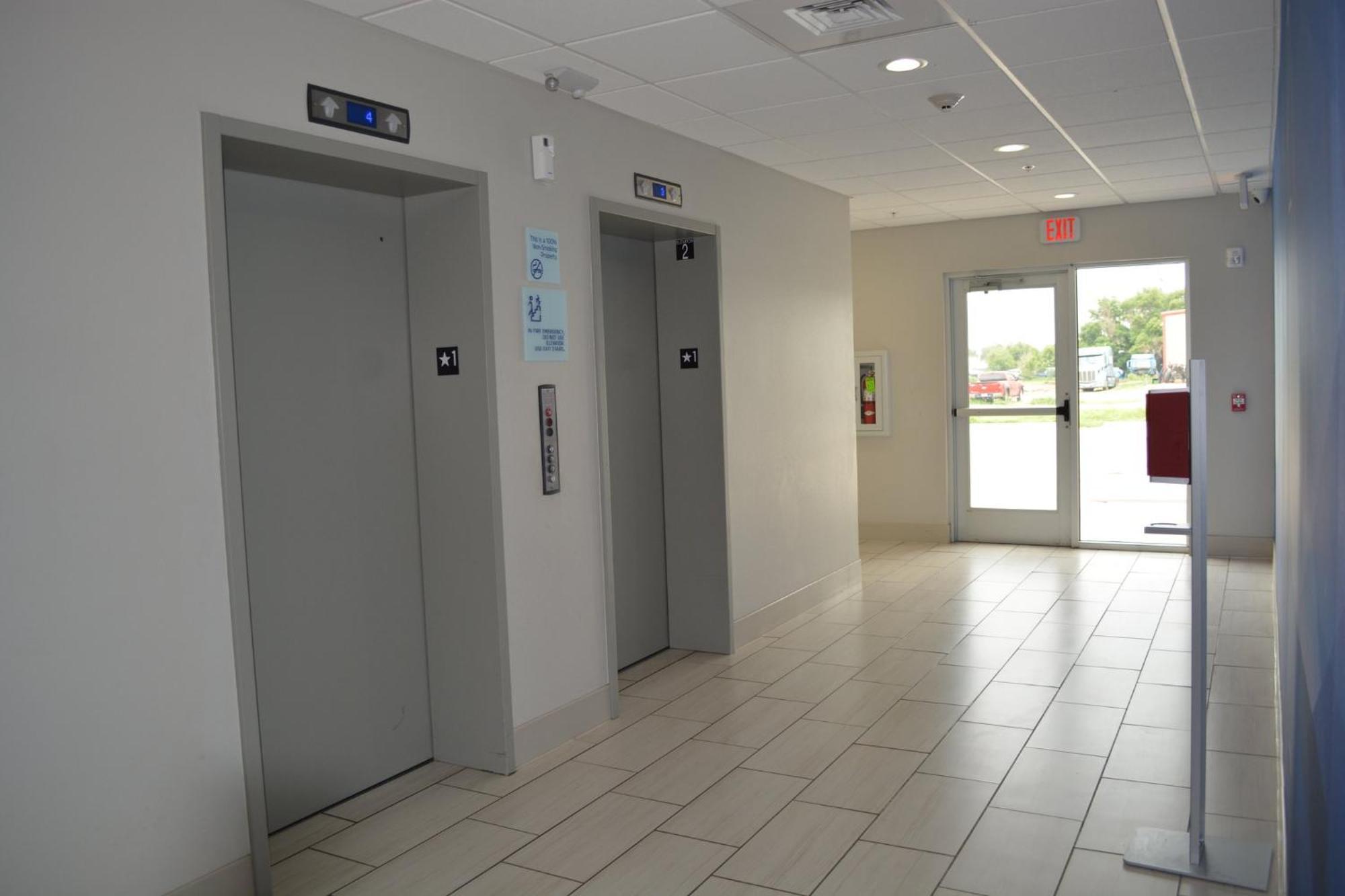 Holiday Inn Express & Suites Liberal Exterior foto