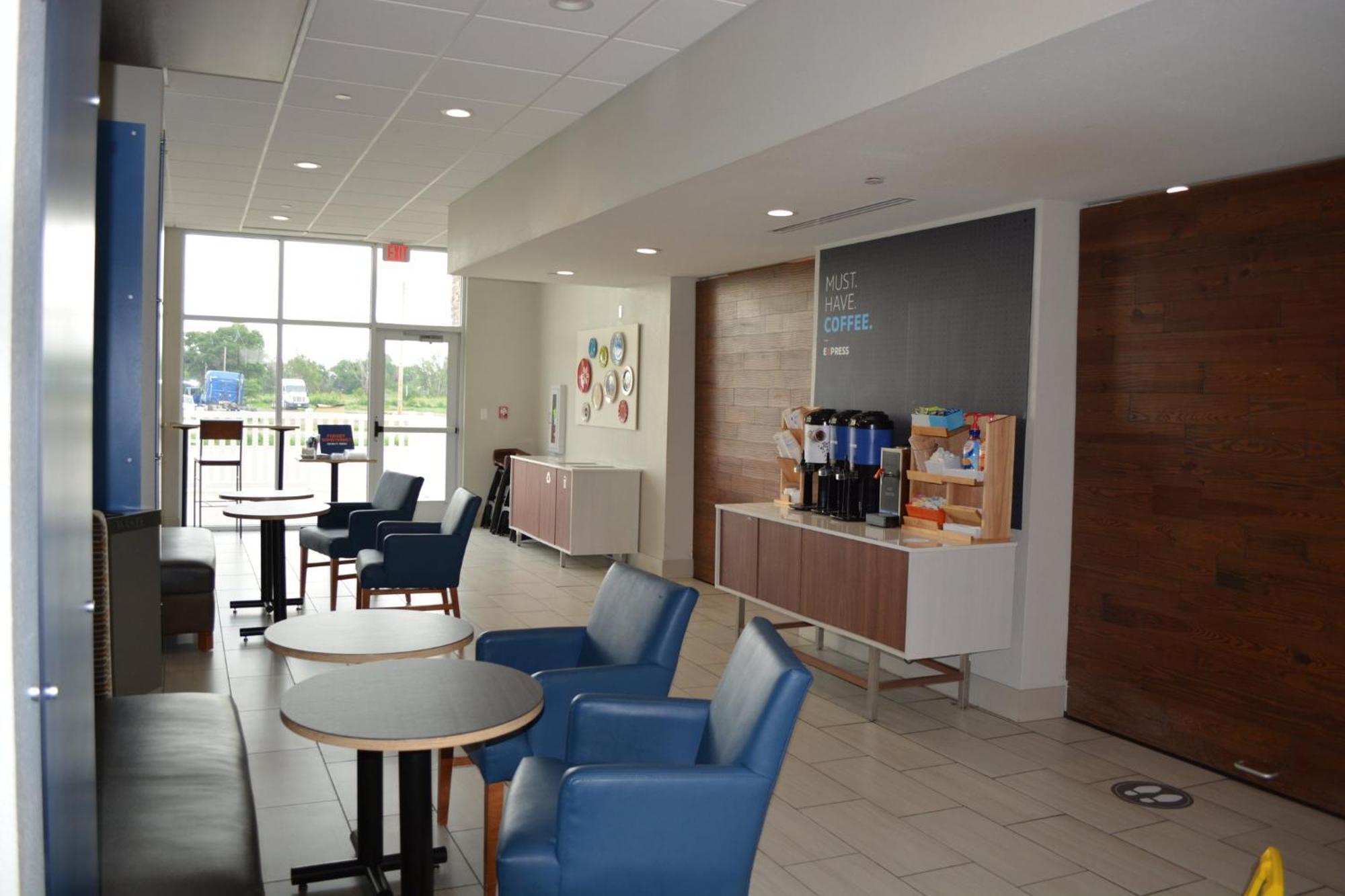 Holiday Inn Express & Suites Liberal Exterior foto