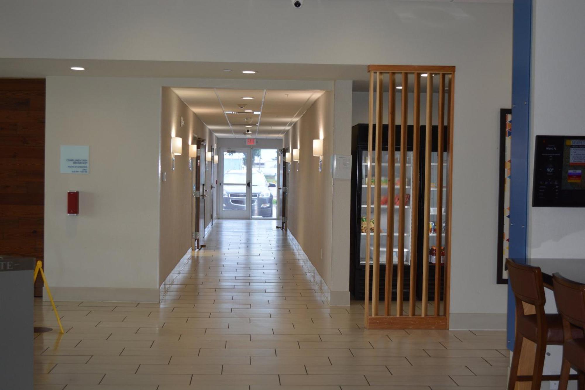 Holiday Inn Express & Suites Liberal Exterior foto